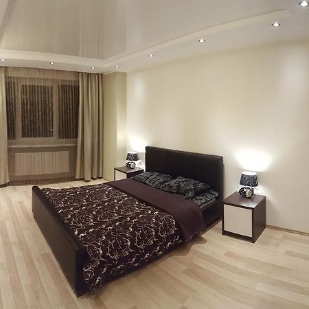 Lux Apartment Parnu Bagian luar foto